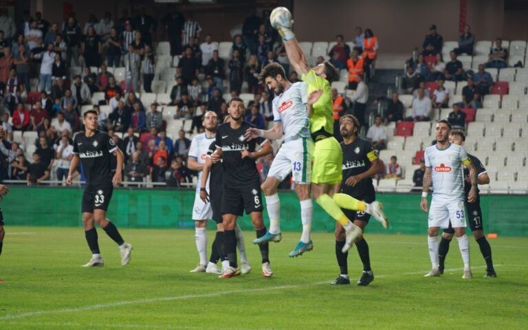 ÇAYKUR RİZESPOR İZMİR’DEN GALİBİYETLE DÖNDÜ