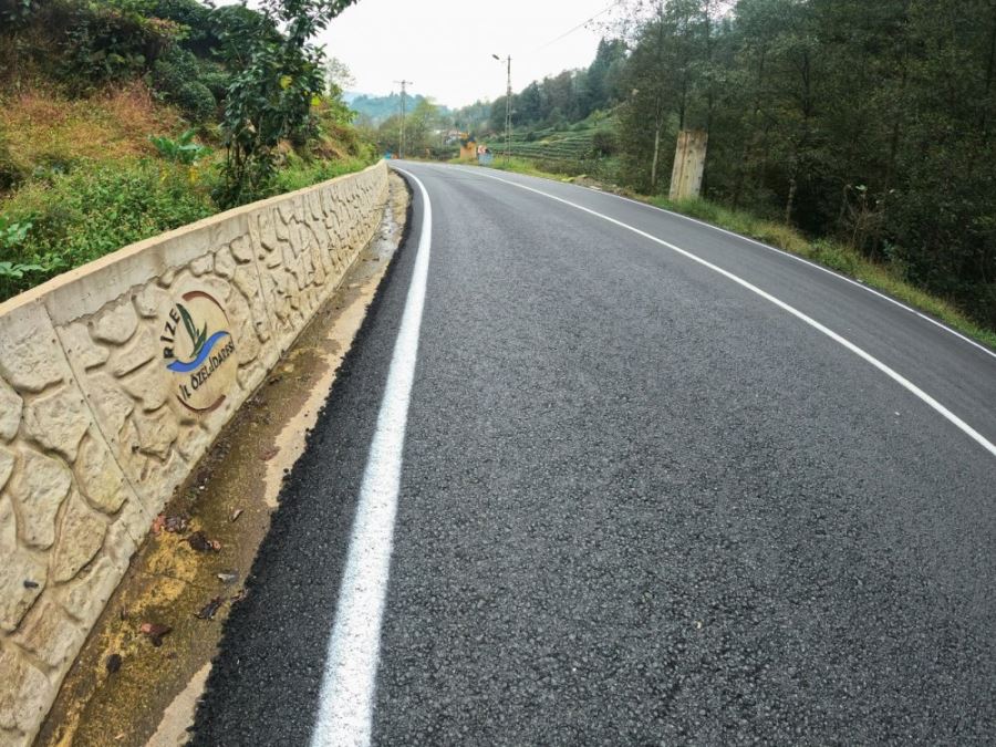 İlimizdeki köy yollarına 40 bin metre parapet duvar yapıldı