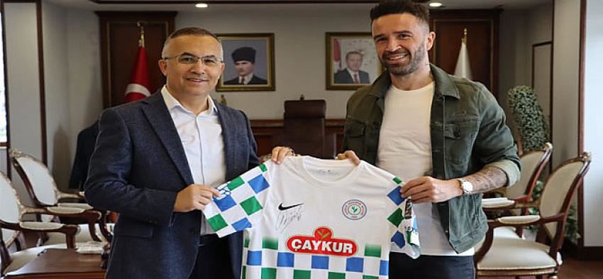 Çaykur Rizesporun tecrubeli Futbolcusu Gökhan Gönül