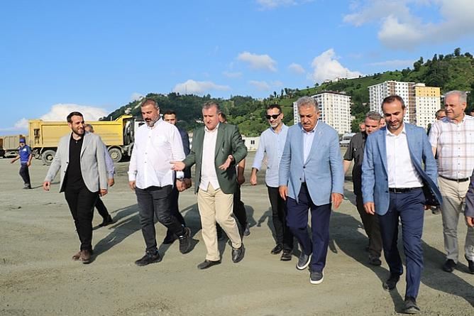 Hayati Yazıcı, Rize Şehir Hastanesi Dolgu Alanındaki Çalışmaları Yerinde İnceledi