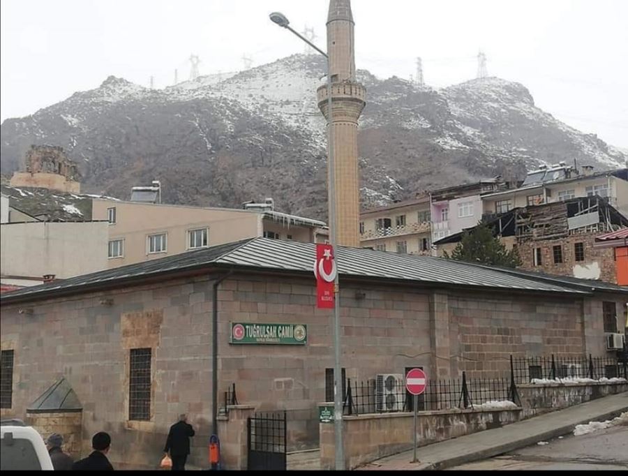 İSPİR TUĞRULŞAH CAMİİNDE İSİM KARMAŞASI 