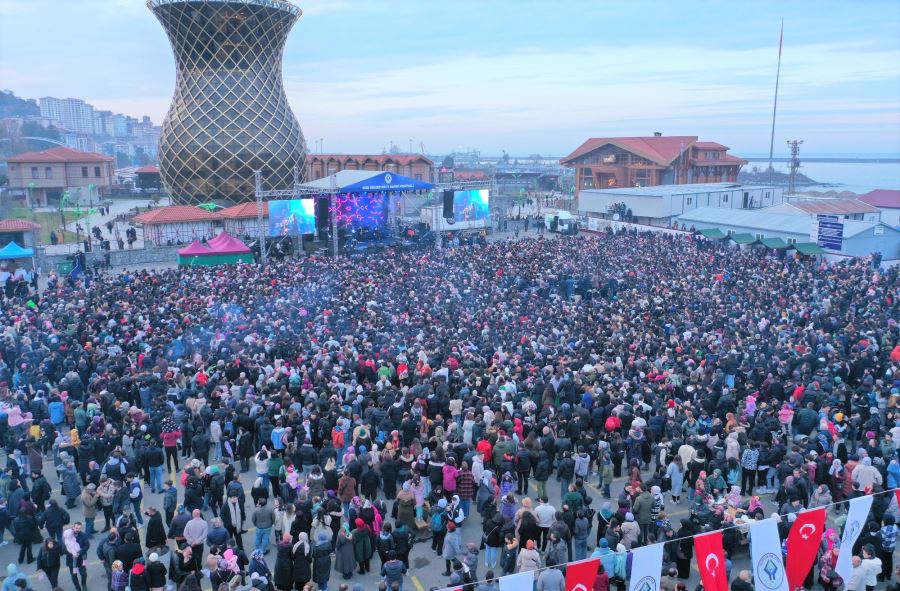 RİZE BELEDİYESİ 7. HAMSİ FESTİVALİNE İLGİ YOĞUN OLDU