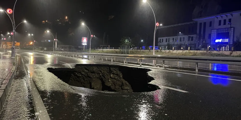 GÜNEYSU KARAYOLUNDA 3.KEZ ÇUKUR MEYDANA GELDİ