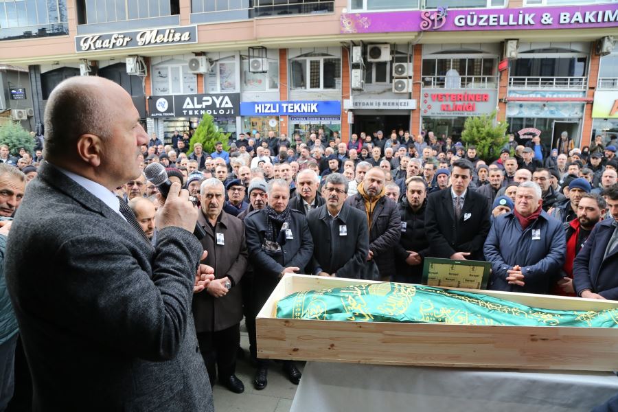 ÇAYELİ BELEDİYESİ PERSONELİ MEHMET SARI GÖZ YAŞLARI ARASINDA SON YOLCULUĞUNA UĞURLANDI