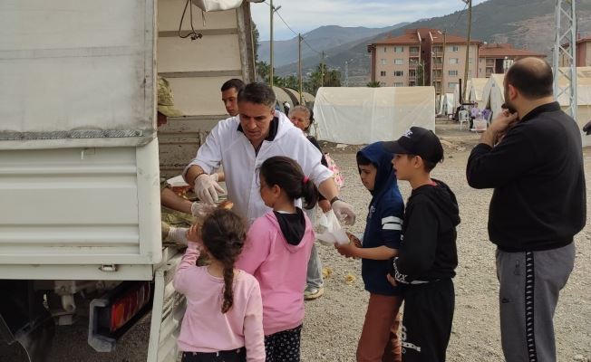 Rizeli fırıncı 33 gündür Hatay’da gönüllü olarak ekmek pişiriyor