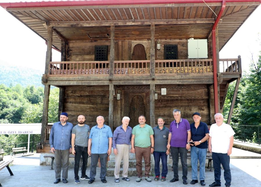 BAŞKAN KARAFAZLI, ÇALIŞMALARINA MECLİS ÜYLERİYLE KÖYLERDE DEVAM EDİYOR