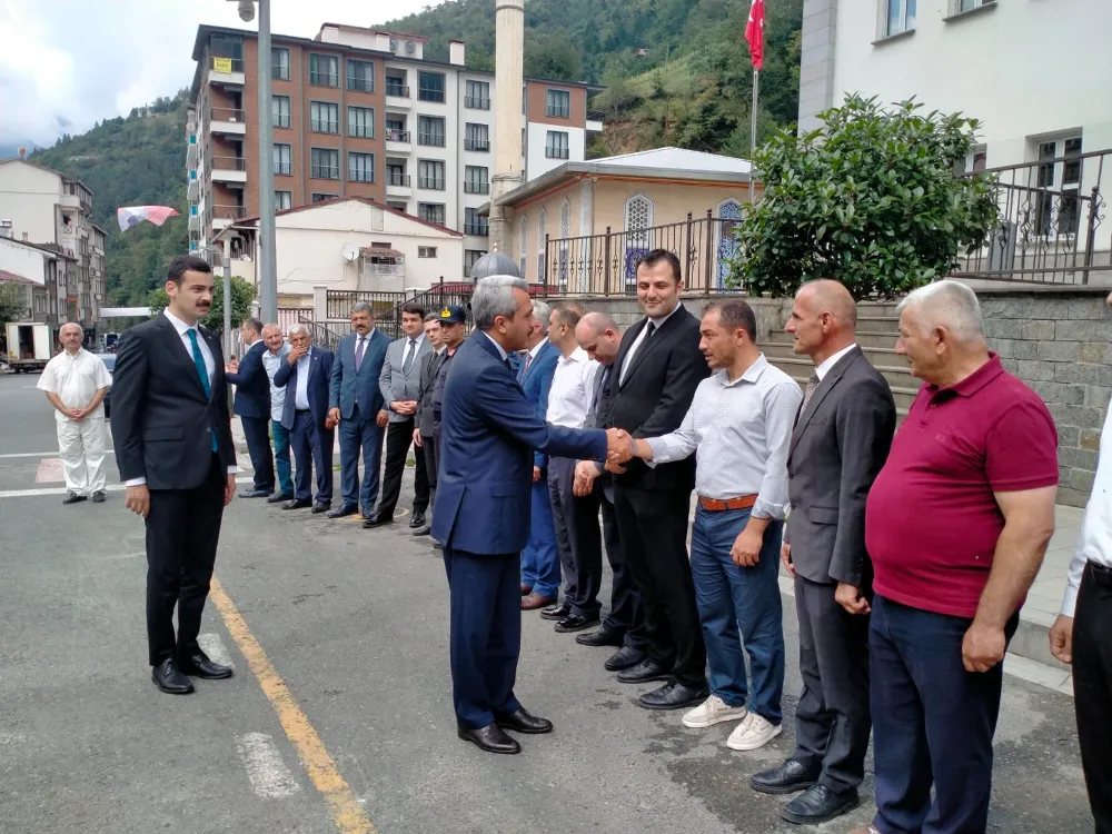 RİZE VALİSİ İLÇELERİ TANIMAKLA BAŞLADI