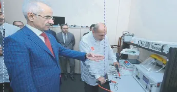 BAKAN URALOĞLU, BİLGİ TEKNOLOJİLERİ KURUMU LABORATUVARINDA CEP TELEFONLARININ DAYANIKLILIK VE RADYASYON TESTLERİNİ İNCELEDİ