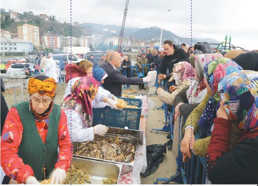 İLÇEMİZDE 2. HAMSİ FESTİVALİ YOĞUN KATILIM İLE GERÇEKLEŞTİ