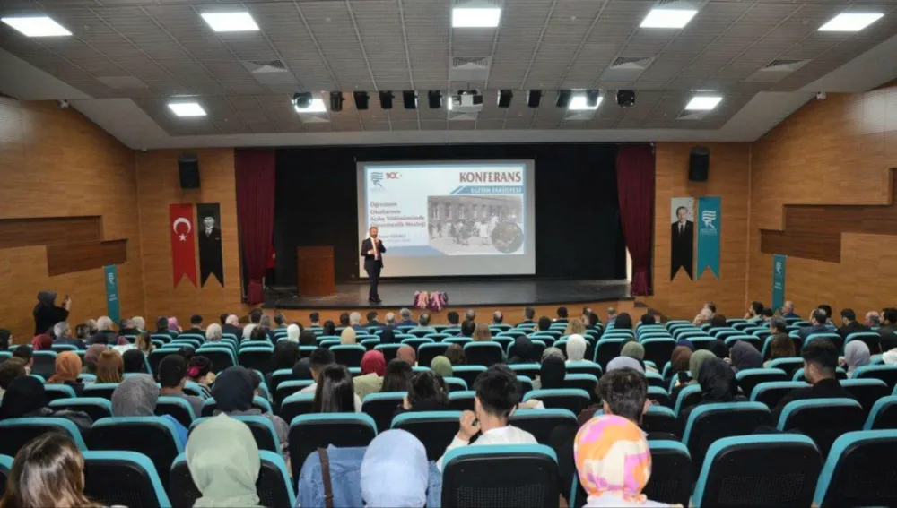 ÖĞRETMEN ADAYLARINA ÖĞRETMENLİK KONULU KONFERANS DÜZENLENDİ