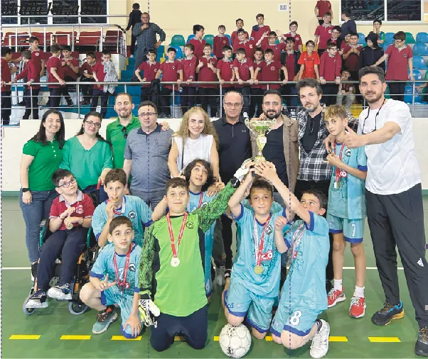 KÜÇÜKLER FUTSAL TURNUVA ŞAMPİYONU MAHMUT CELALETTİN ÖKTEN İMAM HATİP ORTAOKULU OLDU