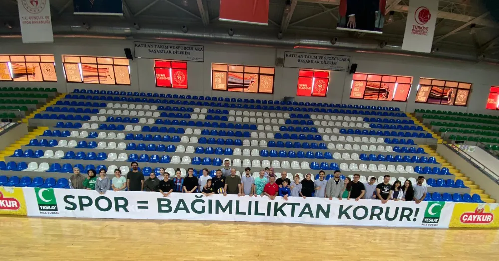 Rize Yeşilay gençlerle voleybol etkinliği düzenledi