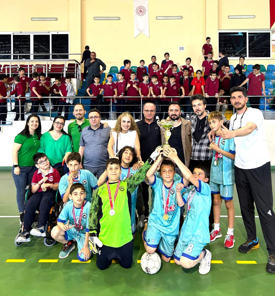 KÜÇÜKLER FUTSAL TURNUVA ŞAMPİYONU MAHMUT CELALETTİN ÖKTEN İMAM HATİP ORTAOKULU OLDU