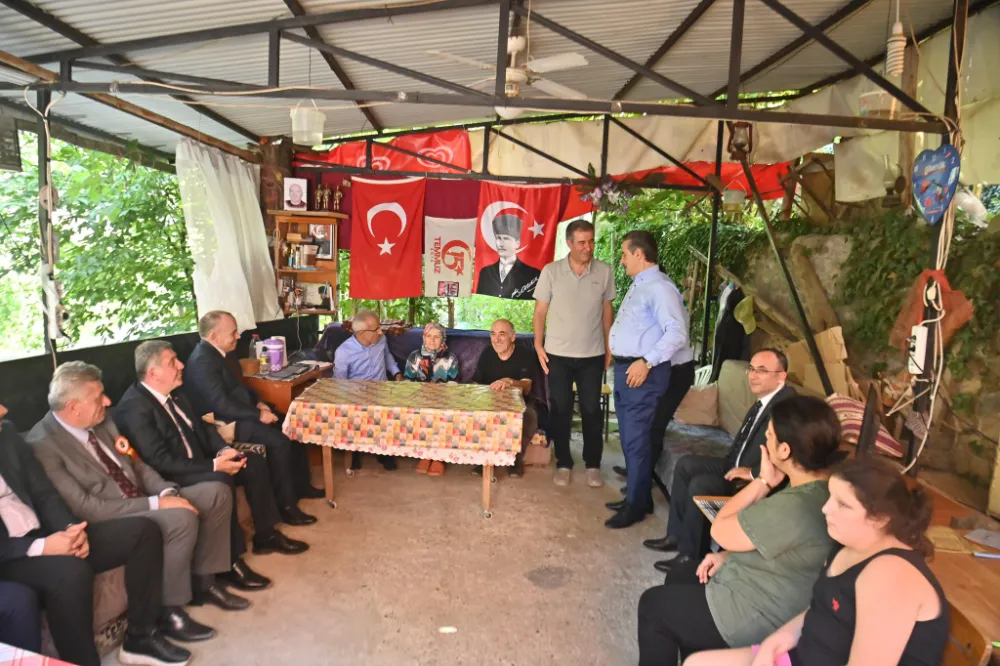 ULAŞTIRMA VE ALTYAPI BAKANI ABDULKADİR URALOĞLU, ARTVİN- YUSUFELİ İLÇESİNDE 15 TEMMUZ ŞEHİDİ DURSUN ACAR’IN KÜPLÜCE KÖYÜ’NDEKİ AİLESİNİ ZİYARET ETTİ