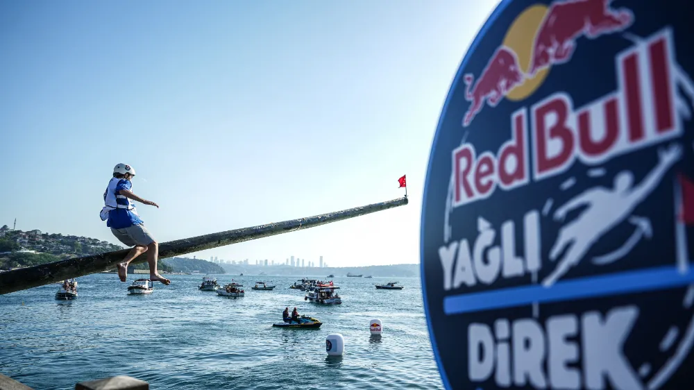 Red Bull Yağlı Direk Coşkusu Eğlenceli Anlara Sahne Oldu