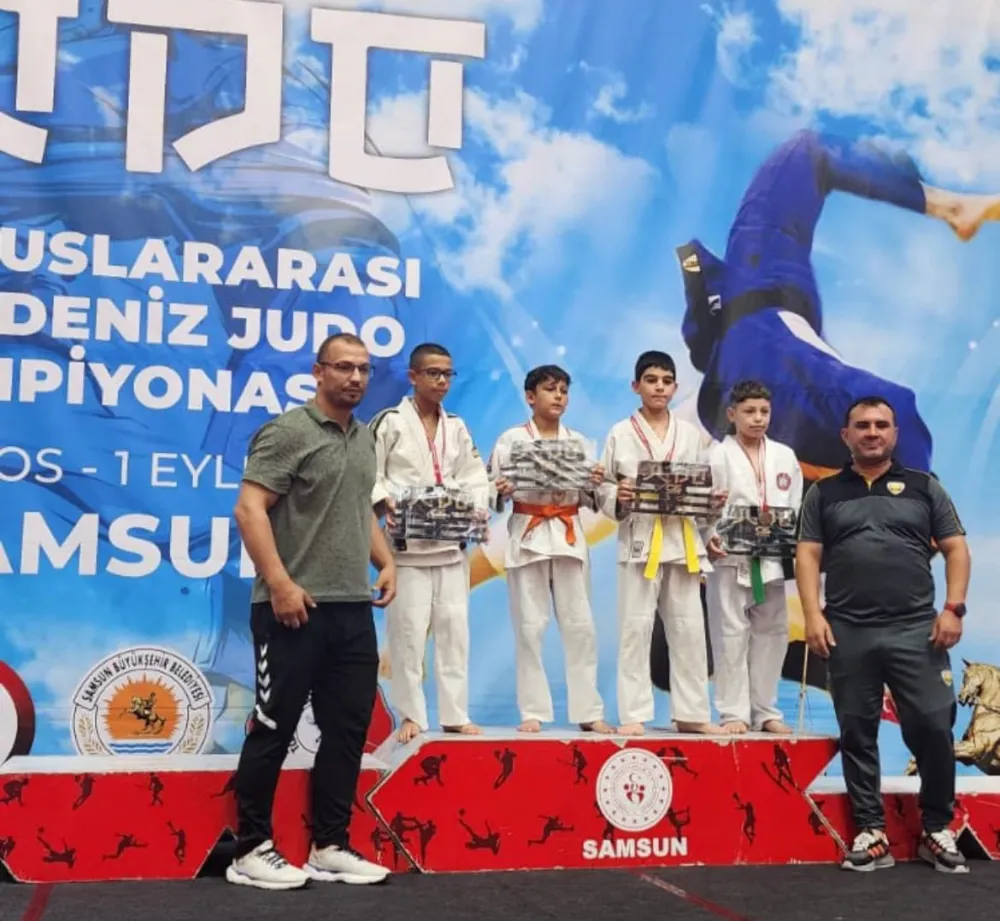 KARADENİZ JUDO ŞAMPİYONASINA KATILAN RİZELİ GENÇ, MİNİK VE YILDIZ SPORCULAR BAŞARIDAN BAŞARIYA KOŞTULAR