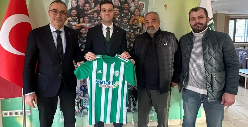 Çayeli Kaymakamı ve Ç.B.İ. Genel Müdürü Çayelispor’u Ziyaret Etti