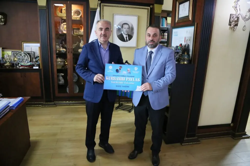 BELEDİYE BAŞKANI KURBANINI TÜRKİYE DİYANET VAKFINA BAĞIŞLADI