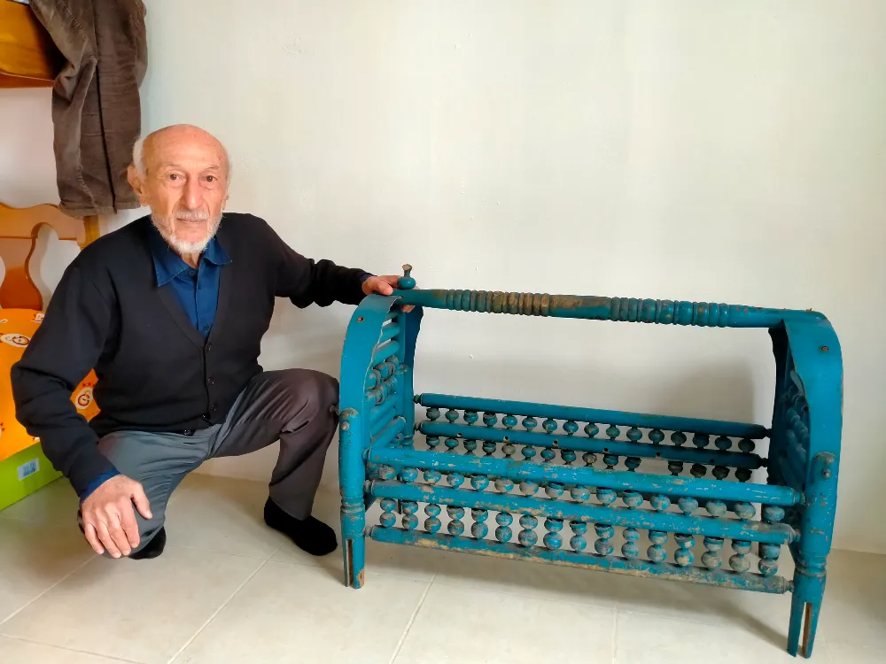 80 YIL ÖNCE YATTIĞI BEŞİĞİNİ SAKLIYOR