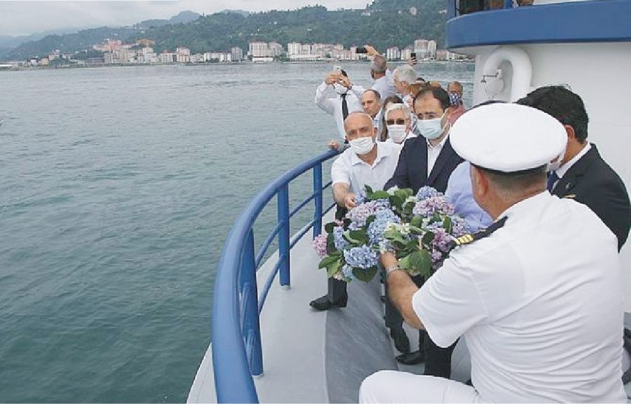 İlimizde Kabotaj Bayramı Dolayısıyla Denize Çelenk Bırakıldı