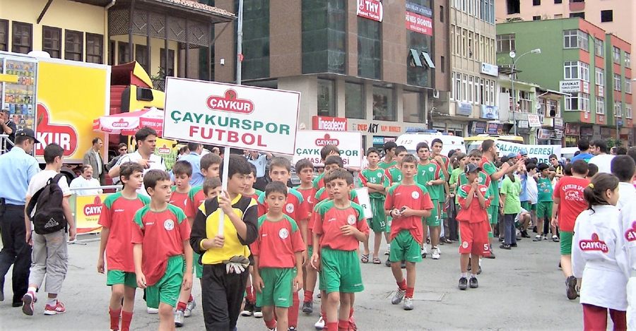 MİNİK SPORCULAR ÇAYKURSPOR YAZ SPOR OKULUNDA ÇOK MUTLU