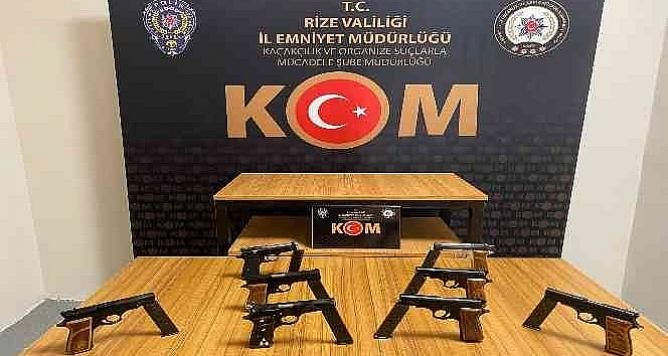 Polisin Durdurduğu Araçta 8 El Yapımı Tabanca Yakalandı