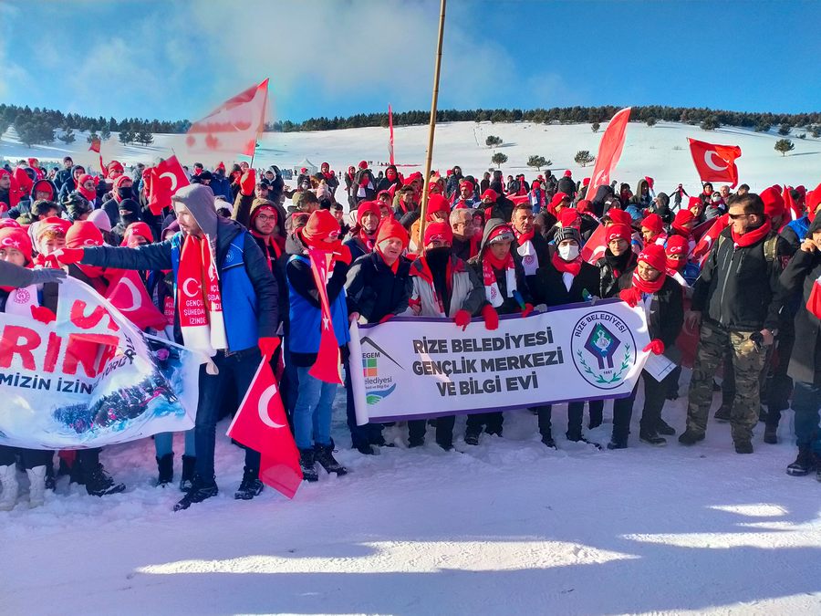 RİZEDEN 3 OTOBÜS İLE 120 GENÇ ŞÜHEDANIN İZİNDE YÜRÜDÜ